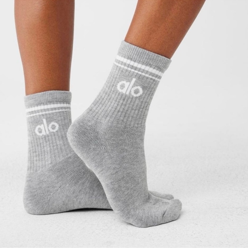 NEW ALO UNISEX HALF CREW THROWBACK SOCKS ATHLETIC HEATHER GRAY | WHITE